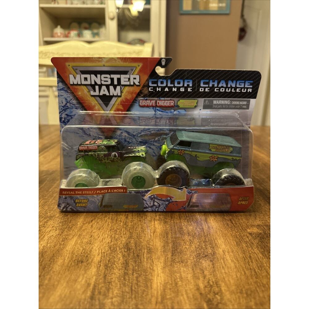 Monster Jam Grave Digger & Mystery Machine Scooby Doo Color Change Spin Master